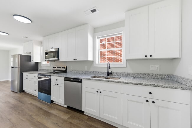 Building Photo - 4308 Roanoke Ave