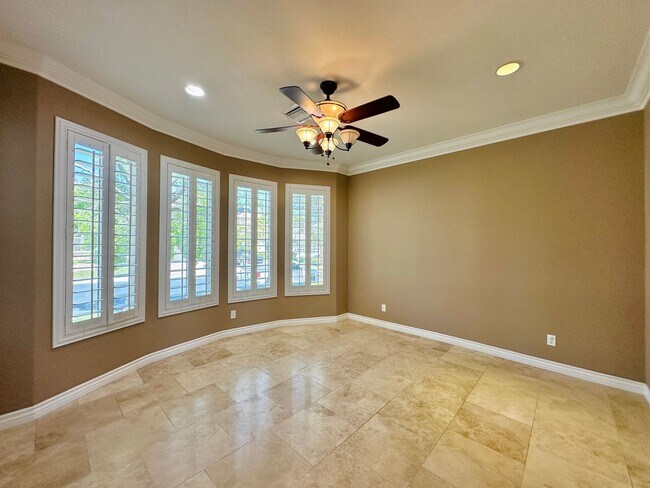 Building Photo - GORGEOUS 2 STORY HOME WITH A GRAND ENTRY &...