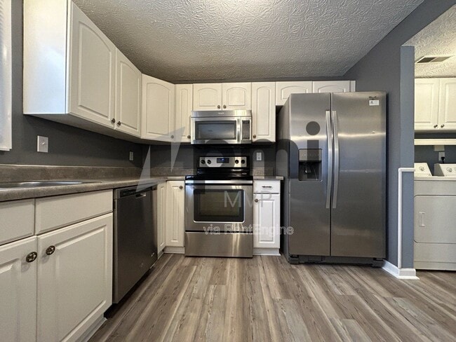 Building Photo - 7490 Stonetrail Way