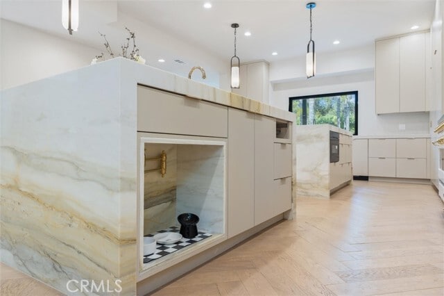 Building Photo - 17437 Oak Creek Ct