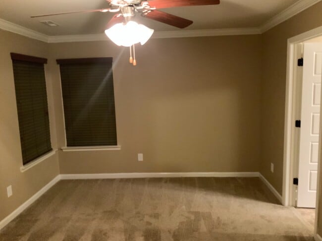 Building Photo - Price Reduction. Chelsea Park!!!  4 Bedroo...