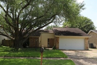 Building Photo - 9846 Sagepike Dr