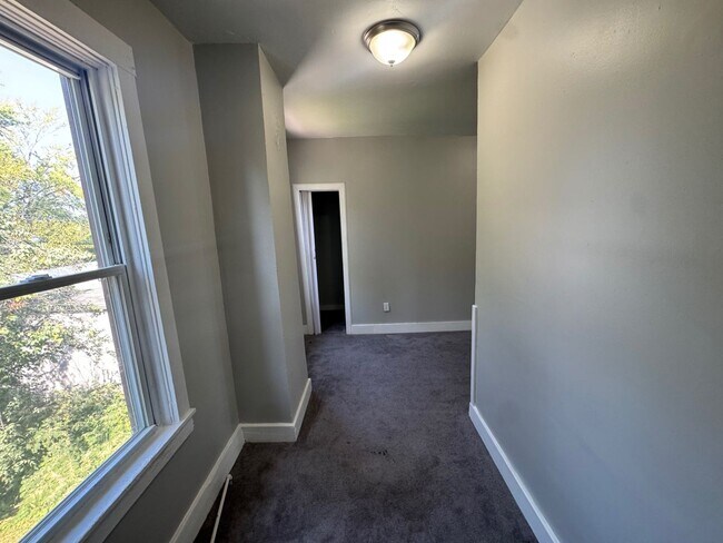 Building Photo - 4068 E 74th St