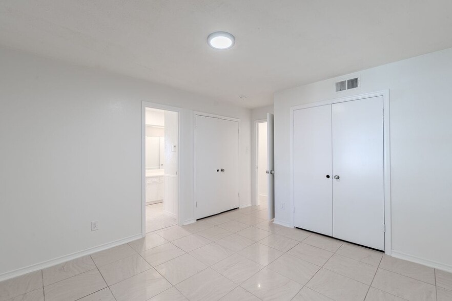 Building Photo - 3325 Shady Hollow Ln