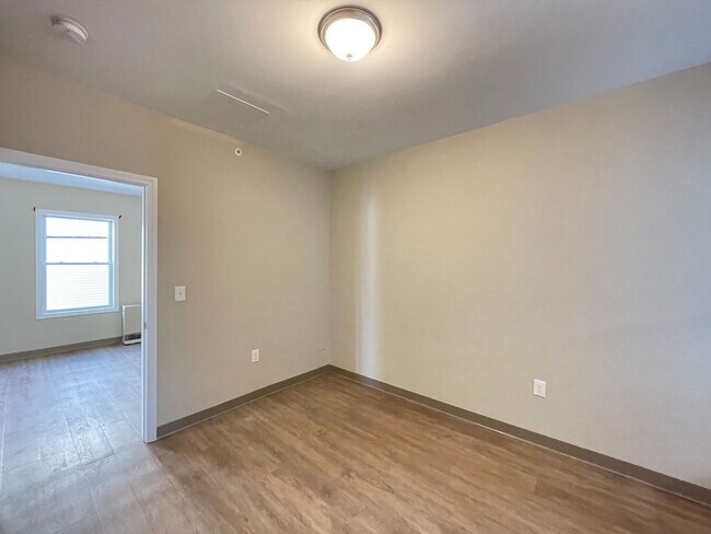 Building Photo - 463 Beech St