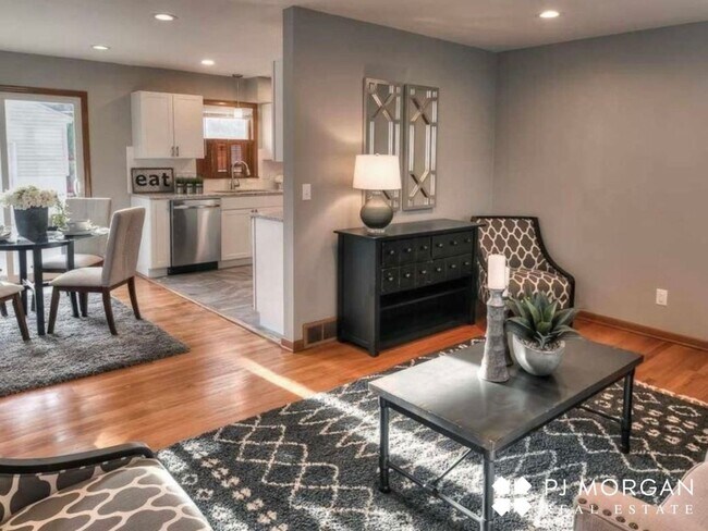 Building Photo - 4 bedroom, 3 Bathroom House