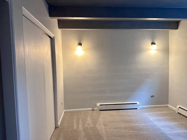 Building Photo - 836 Dexter St