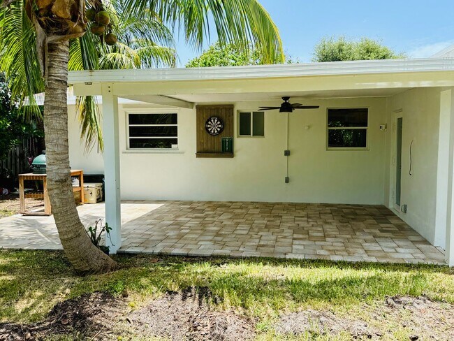 Building Photo - 3/2/1 Rocky Point Home w/Fenced Backyard &...