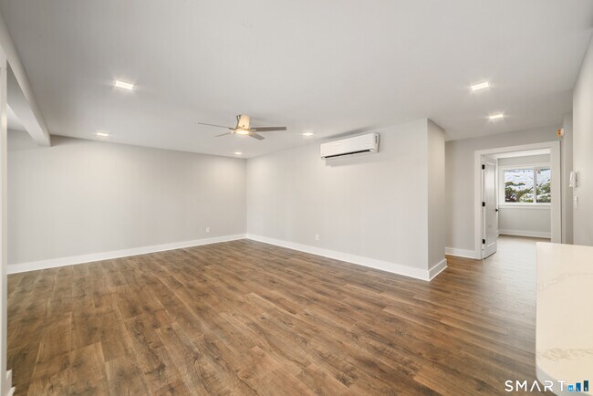 Building Photo - 304 Heritage Vlg