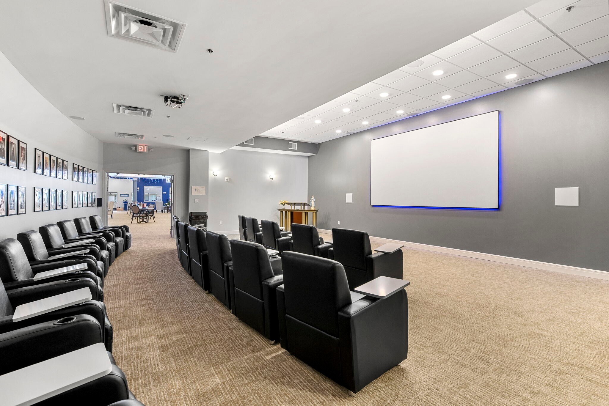 Building Photo - 2900 NE Kendallwood Pkwy