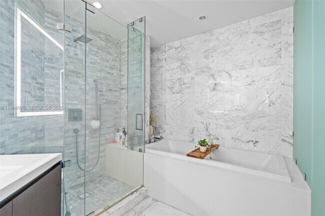 Building Photo - 851 NE 1st Ave