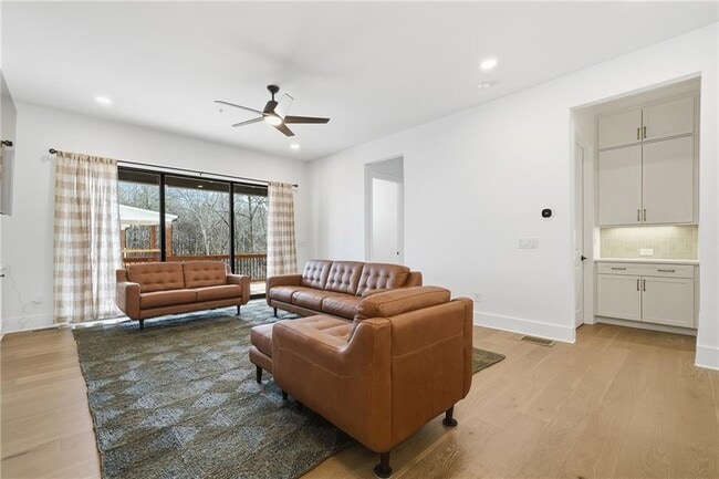 Building Photo - 2042 Juliette Ave