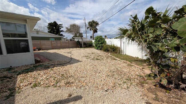 Building Photo - 5 Seaside Dr