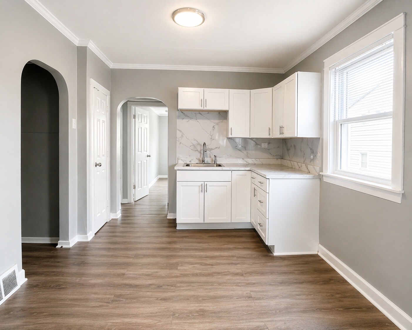 Building Photo - 1117 E 9th St