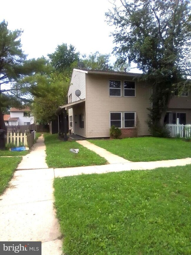 Building Photo - 25 Medford Ct