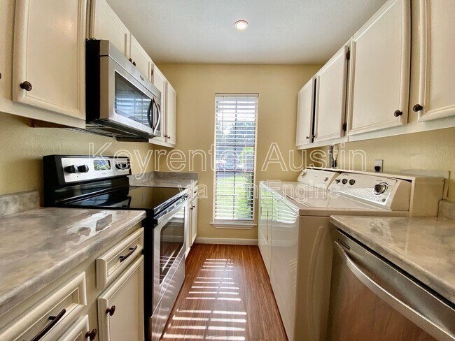 Building Photo - 1601 Faro Dr