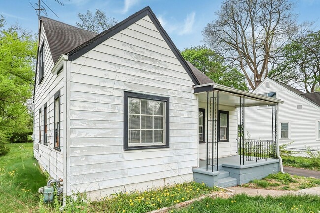 Building Photo - Newly Renovated - 3 Bed, 1.5 Bath Single-Family Home w/ Garage!!