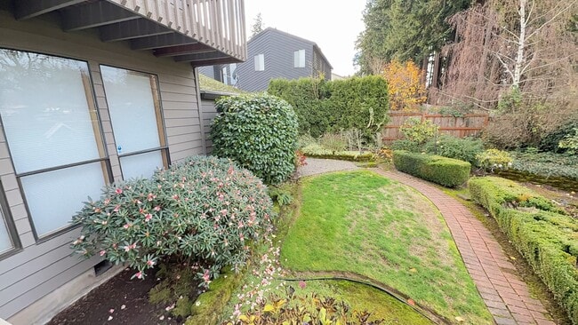 Building Photo - 4bd/3ba HUGE Home w/Hardwood Floors, Russian Fireplace, 2-Car Garage & Fenced Back Yard!