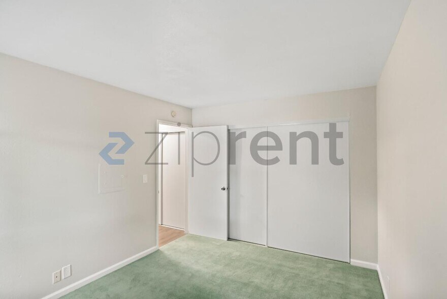 Building Photo - Unit 109