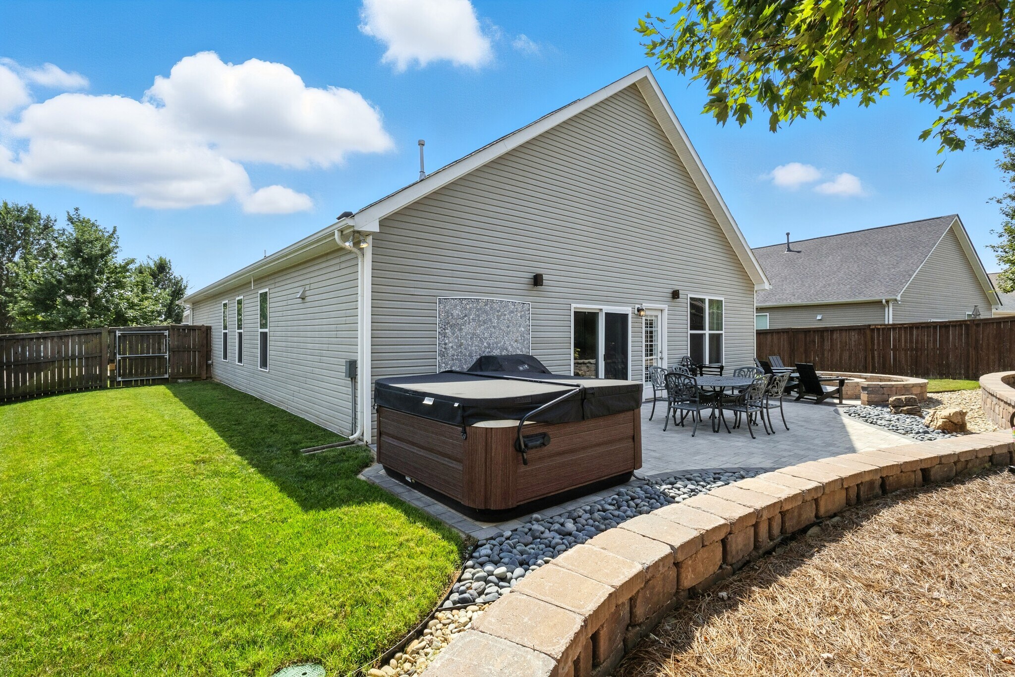 Building Photo - 2146 River Overlook Dr