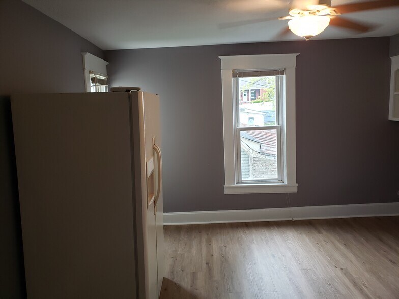 Building Photo - 1152 N Columbus St