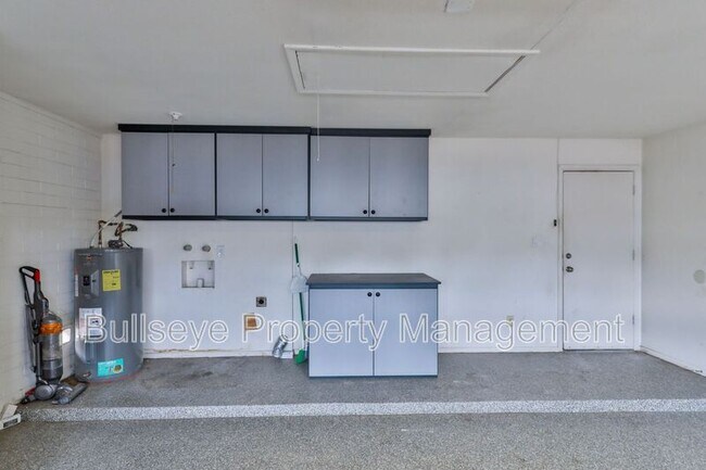 Building Photo - 2334 W Calle Iglesia Ave