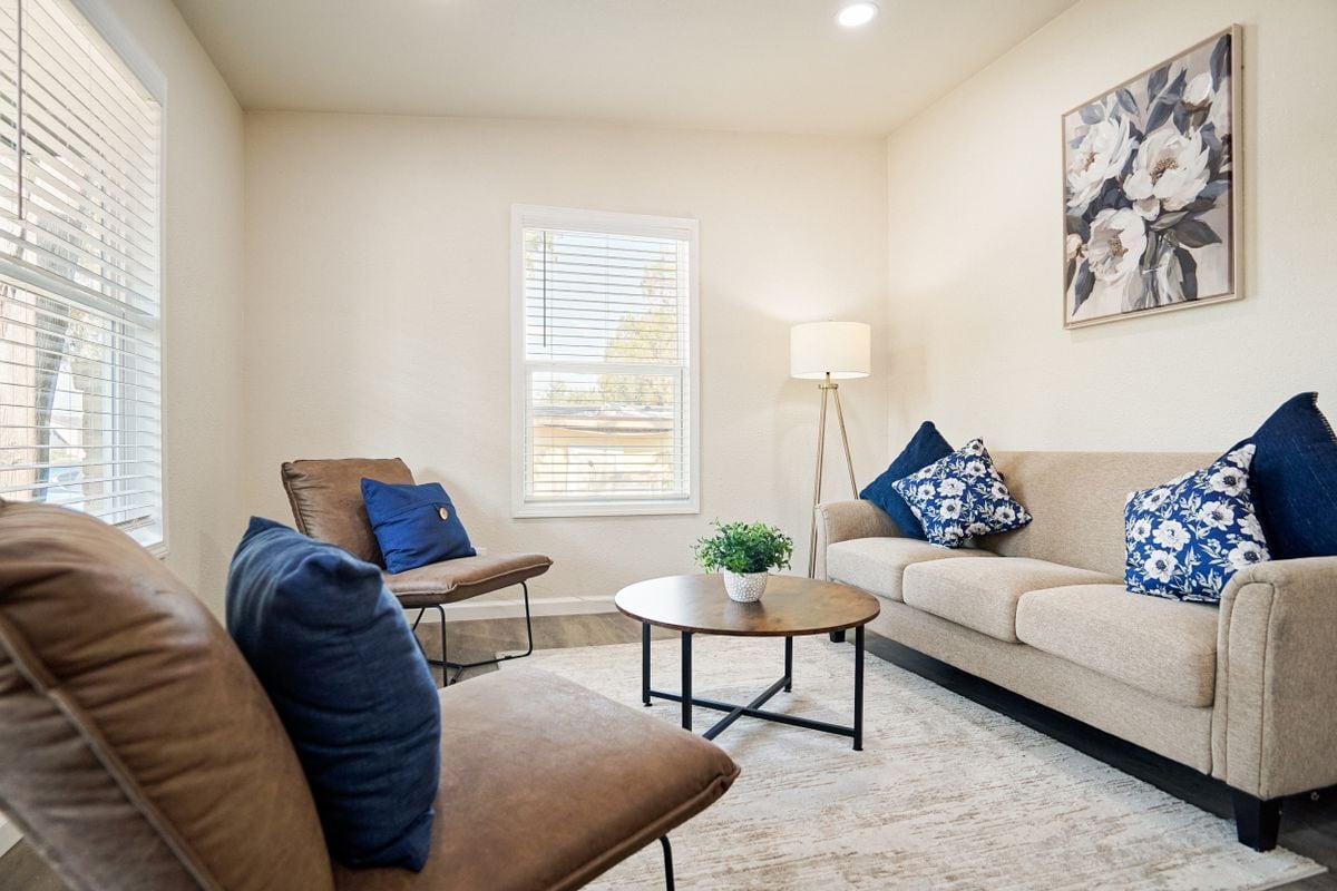 Building Photo - 462 Springwood Ln