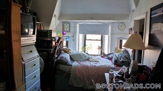 Building Photo - 248 Newbury St