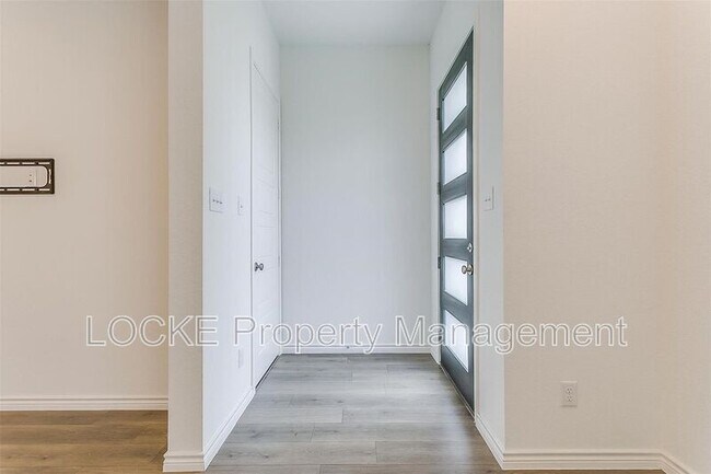 Building Photo - 205 Athenia Dr