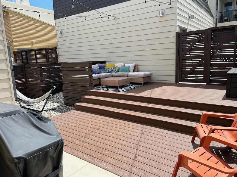 Back patio - 2860 W Parkside Pl