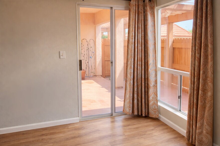 Building Photo - 4730 Noyes St