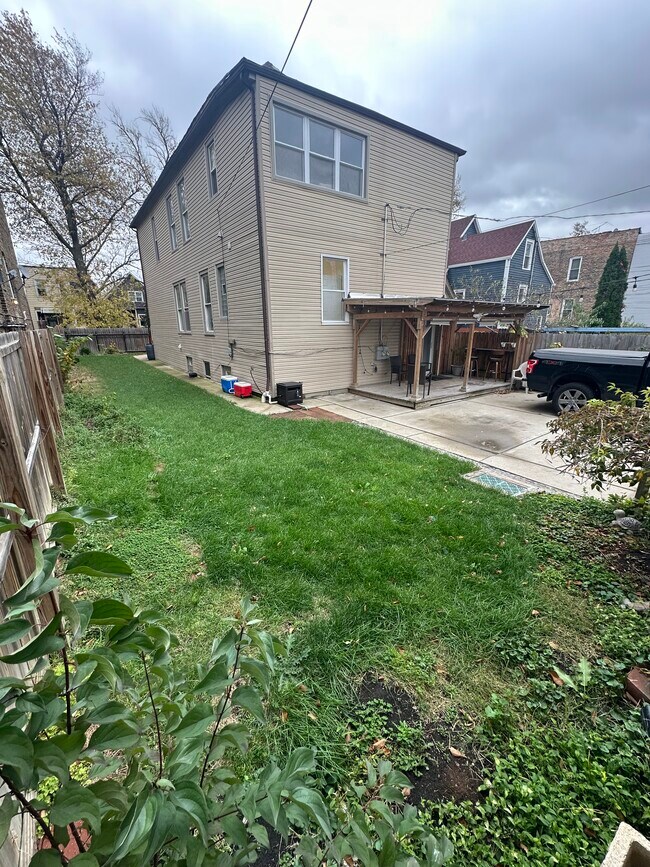 Building Photo - 1928 N Keeler Ave