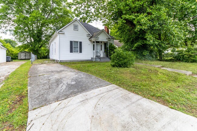 Building Photo - 2638 Barton St