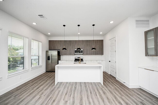 Building Photo - 3604 Runnels St