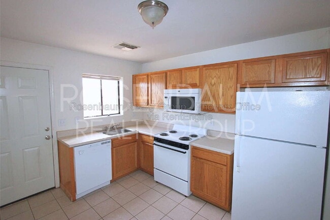 Building Photo - 15588 S Yava Rd