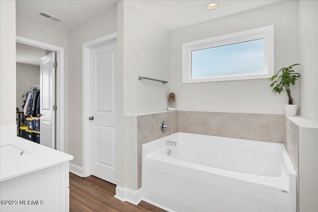 Building Photo - 712 Burley Oak Dr