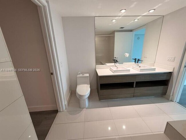 Building Photo - 1100 S Miami Ave