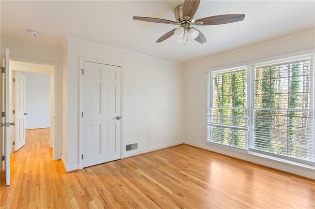 Building Photo - 3355 Pinetree Dr SE