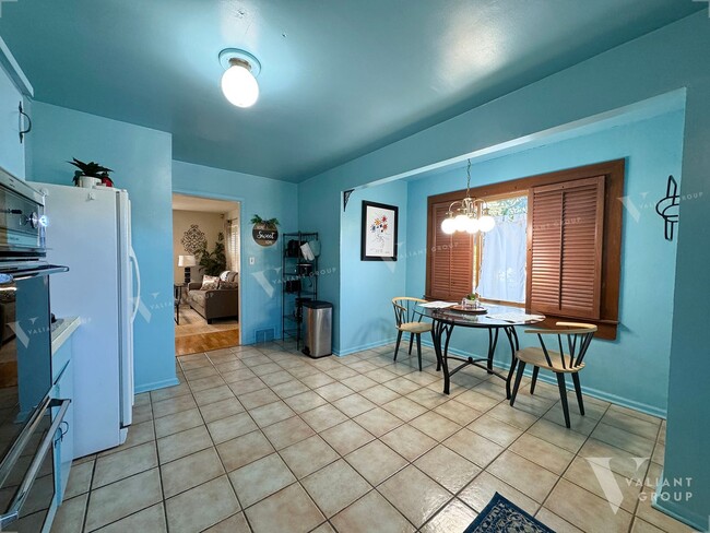 Building Photo - Charming Two-Bedroom, One-Bathroom, Fully-...