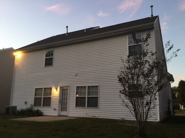 Building Photo - 887 Jennifer Lane