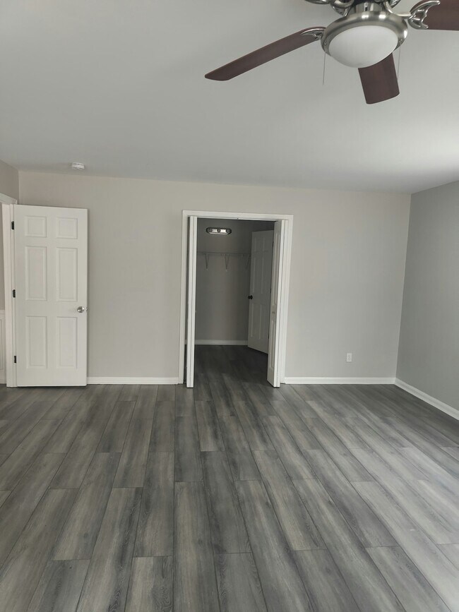 Building Photo - 275 Devilla Trce