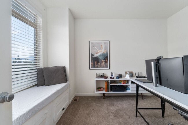 Building Photo - 3 Bedroom, 2 Bath Home