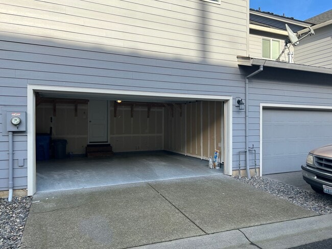 Building Photo - 207 NE 52nd St