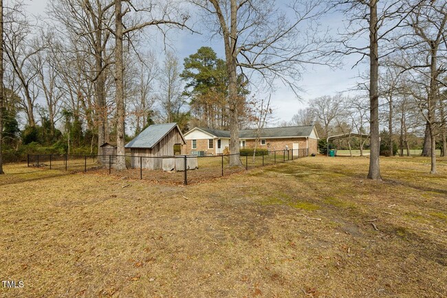 Building Photo - 4610 Linden Rd