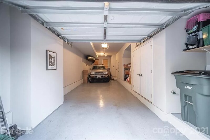 Building Photo - 272 Parkwood Ave