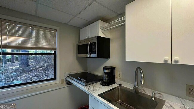 Building Photo - 3966 N Indian Cir NW