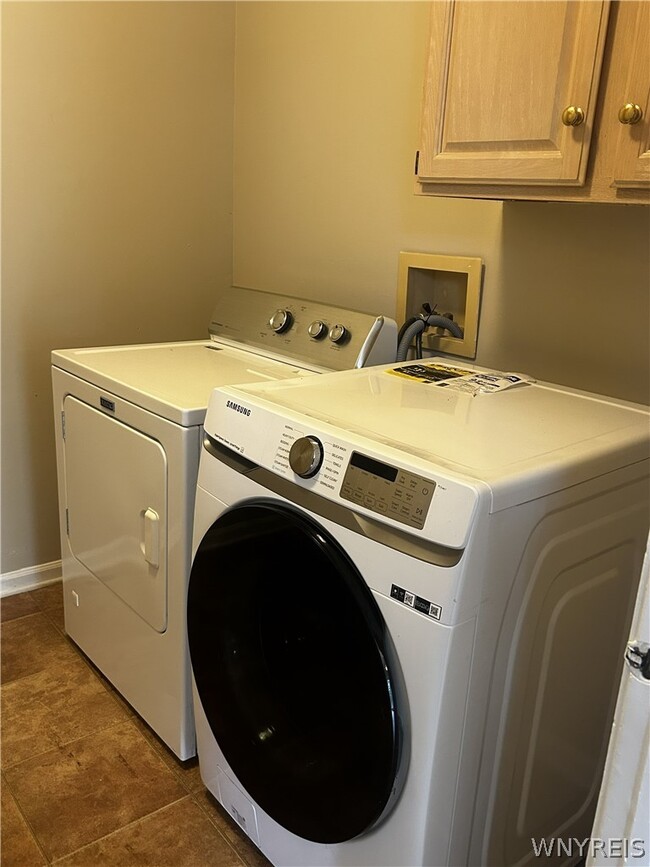 Building Photo - 125 Hobnail Dr