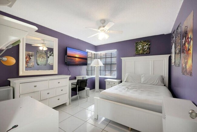 Building Photo - 5403 Verona Dr
