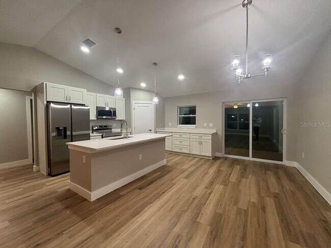 Building Photo - 1884 W Quaker Ln