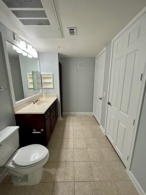 Building Photo - 7575 Kirby Dr